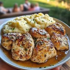 Garlic Butter Mashed Potatoes – Rich, Creamy & Flavorful