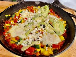 Nutritious Shakshuka with Feta – Low-Carb Breakfast Idea