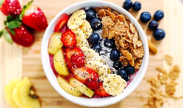 Berry Blast Acai Bowl – A Superfood Breakfast Idea