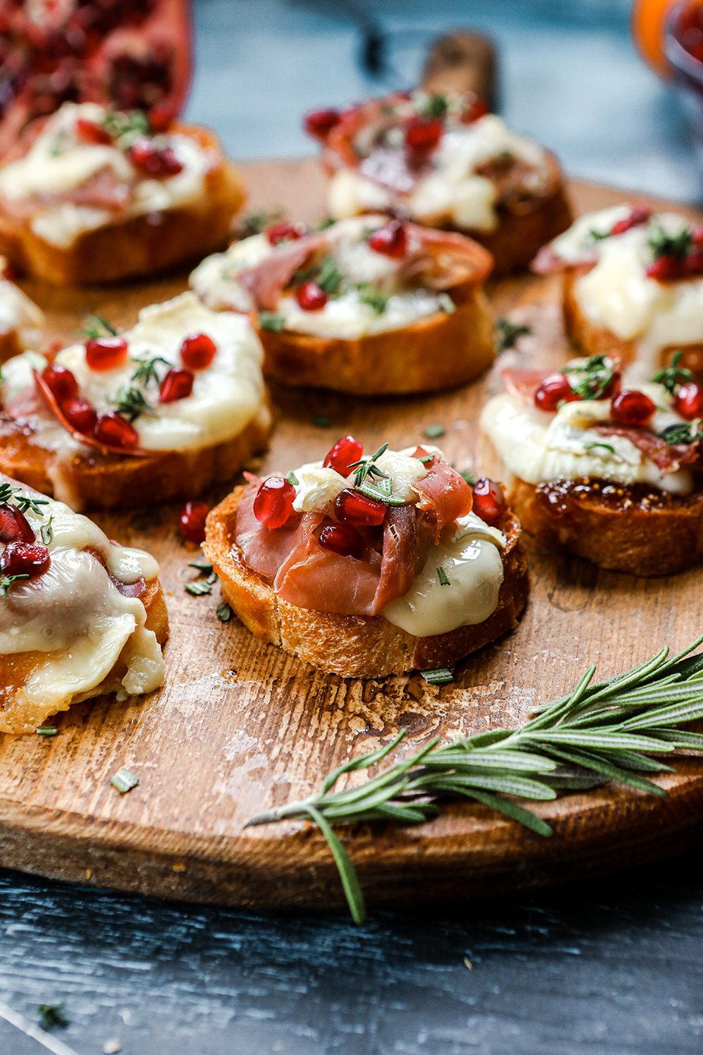 The Art of the Perfect Party Bite: Brie and Prosciutto Crostini